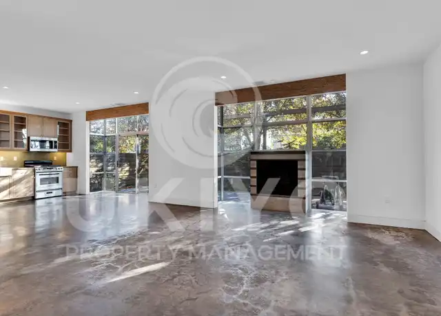 Property at 6100 Adeline St, Emeryville, CA, 94608, 2 beds, 2.5 baths, [object Object]