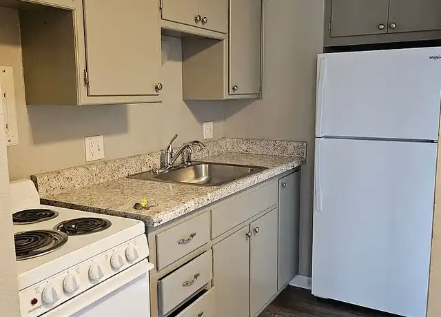 Property at Heritage Apartments - 2125 Indianola Ave, Des Moines, IA, 50315, 1 bed, 1 bath, [object Object]