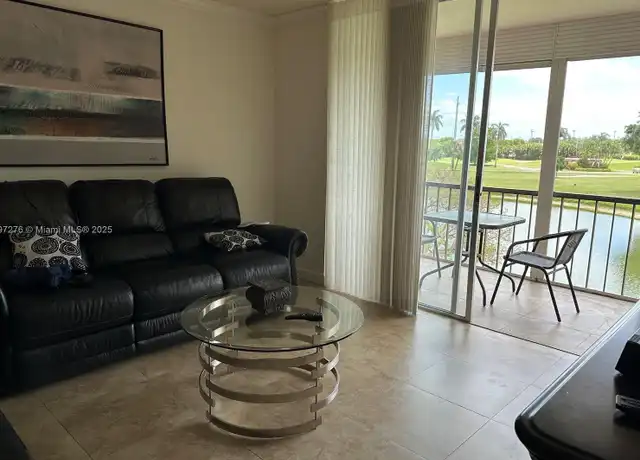 Property at 9320 S Hollybrook Lake Dr #303, Pembroke Pines, FL, 33025, 2 beds, 2 baths, [object Object]
