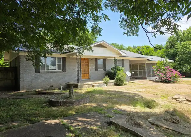 Property at 330 College St, Newark, AR, 72562, 2 beds, 2 baths, [object Object]