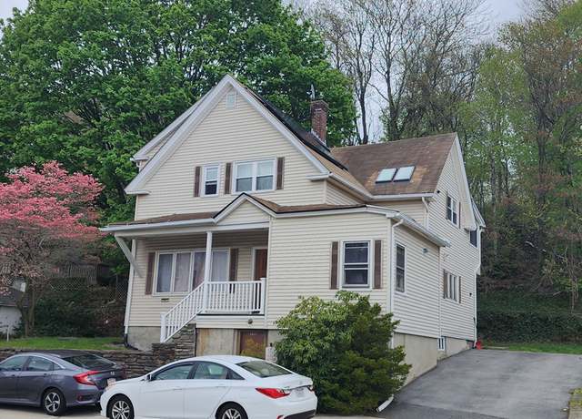 Photo of 586 Franklin St Unit 1, Worcester, MA 01604