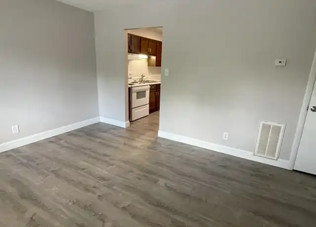 Property at 305 Lynnwood Dr Unit DRIVE10, Knoxville, TN, 37918, 1 bed, 1 bath, [object Object]