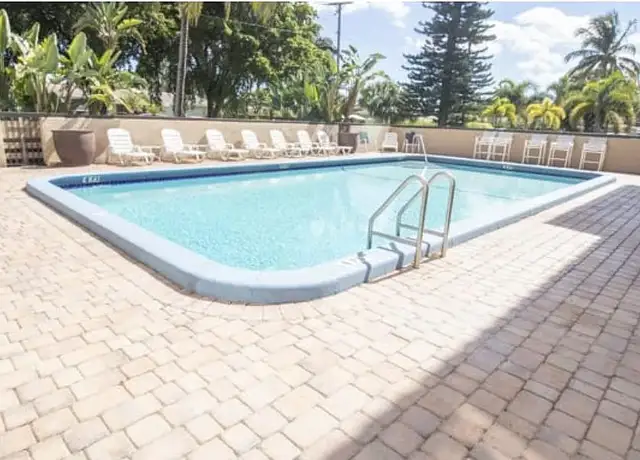 Photo of 1325 SE 8th Ave, Deerfield Beach, FL 33441