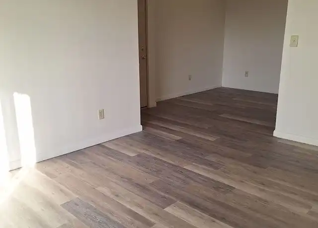 Property at 402 Ashland Ave Unit G7, Wapakoneta, OH, 45895, 3 beds, 1 bath, [object Object]