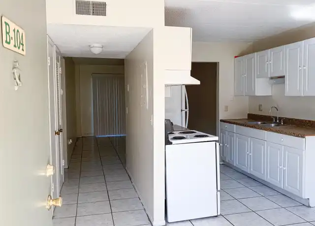 Property at 102 Logarto Cir Unit B-104, Tampa, FL, 33612, 2 beds, 1.5 baths, [object Object]