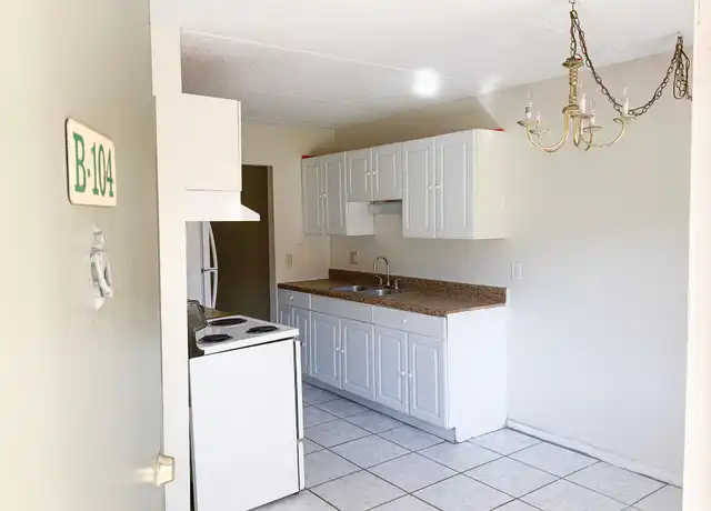 Property at 102 Logarto Cir Unit B-104, Tampa, FL, 33612, 2 beds, 1.5 baths, [object Object]