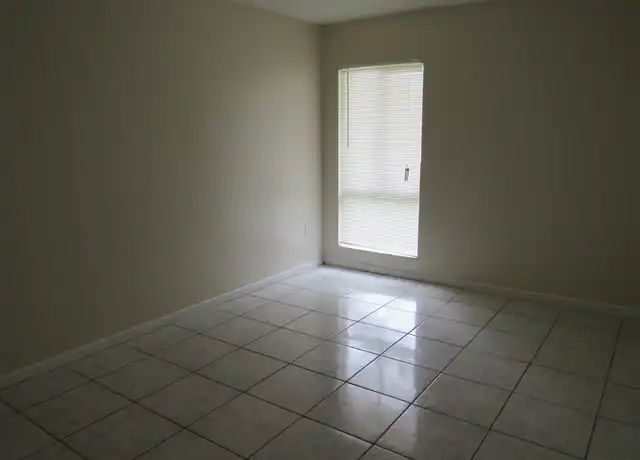 Property at 102 Logarto Cir Unit B-104, Tampa, FL, 33612, 2 beds, 1.5 baths, [object Object]