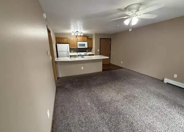 Property at 4120 W Newcomb Dr Unit 201, Sioux Falls, SD, 57106, 1 bed, 1 bath, [object Object]