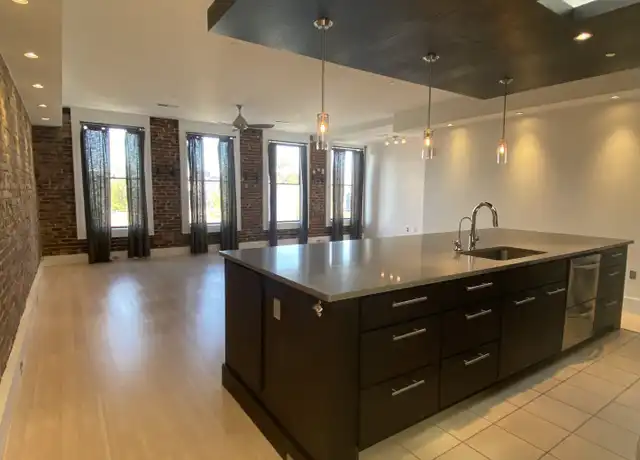 Property at 106 W Summit Hill Dr #302, Knoxville, TN, 37902, 1 bed, 2 baths, [object Object]