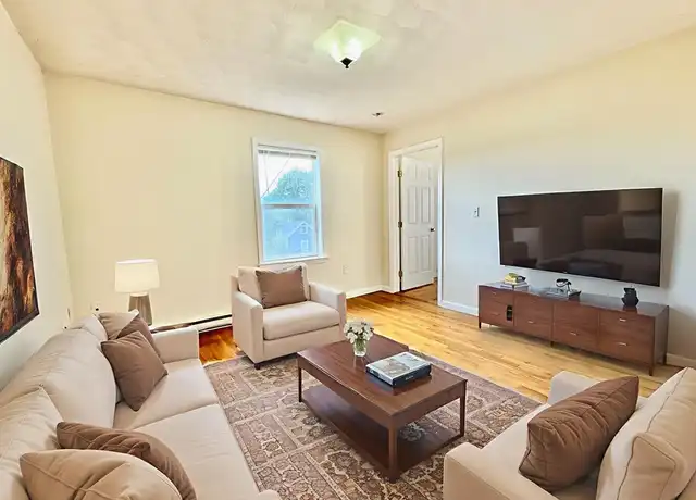 Property at 7R Center St Unit 1, Woburn, MA, 01801, 3 beds, 1 bath, [object Object]