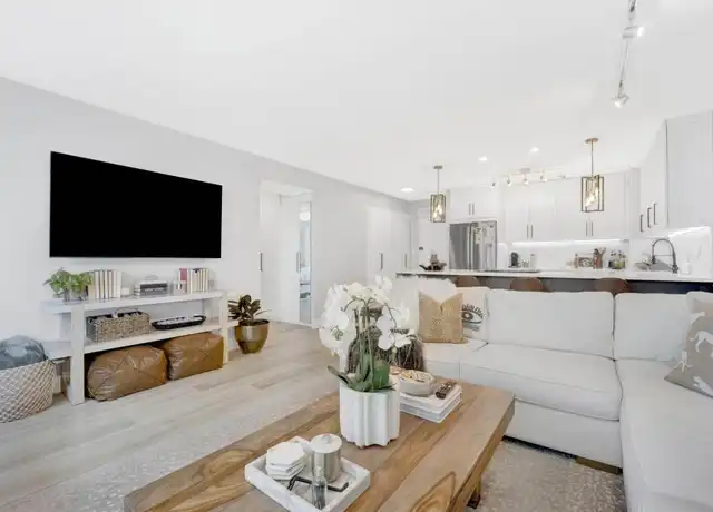 Property at 3600 N Lake Shore Dr, Chicago, IL, 60613, 1 bed, 1 bath, [object Object]