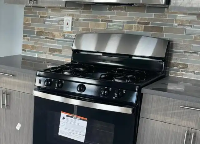Property at 782 Hallett St Unit 4, Bridgeport, CT, 06608, 2 beds, 1 bath, [object Object]