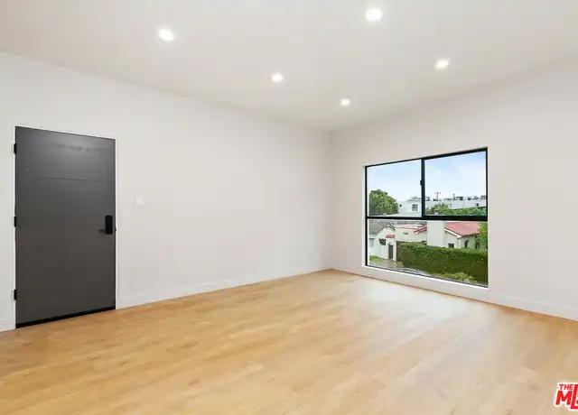 Property at 7229 Willoughby Ave Unit 17, Los Angeles, CA, 90046, 2 beds, 1 bath, [object Object]