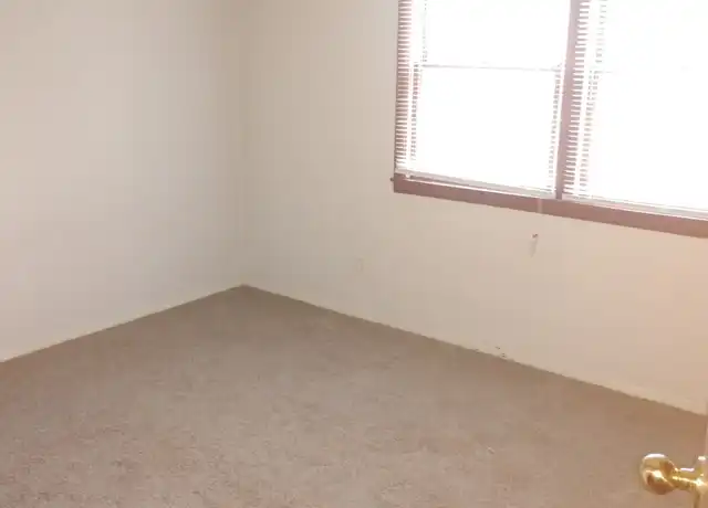 Property at 403 Ellen Ave Unit 5, Savoy, IL, 61874, 2 beds, 1 bath, [object Object]