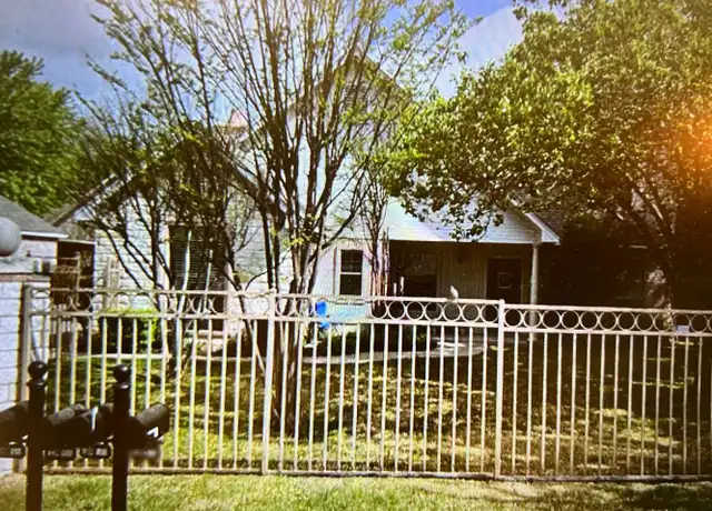 Property at 322 W Anderson St Unit 100, Weatherford, TX, 76086, 2 beds, 2 baths, [object Object]
