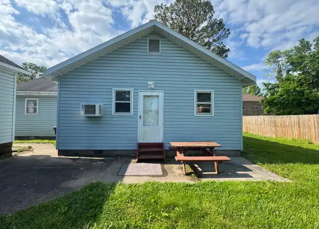 Property at 319 E College St Unit 2, Carbondale, IL, 62901, 3 beds, 1.5 baths, [object Object]