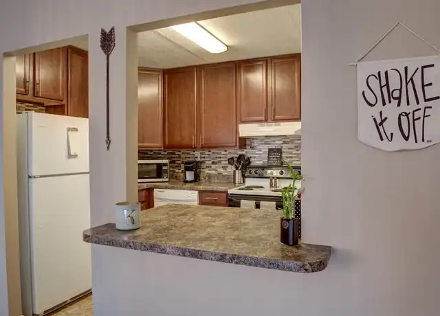Property at 1412 W Glen Ave Unit 2, Peoria, IL, 61614, 2 beds, 1.5 baths, [object Object]