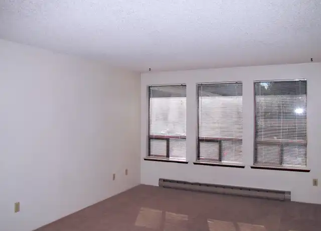 Property at 410 NE Izett St Unit 203, Oak Harbor, WA, 98277, 2 beds, 1 bath, [object Object]