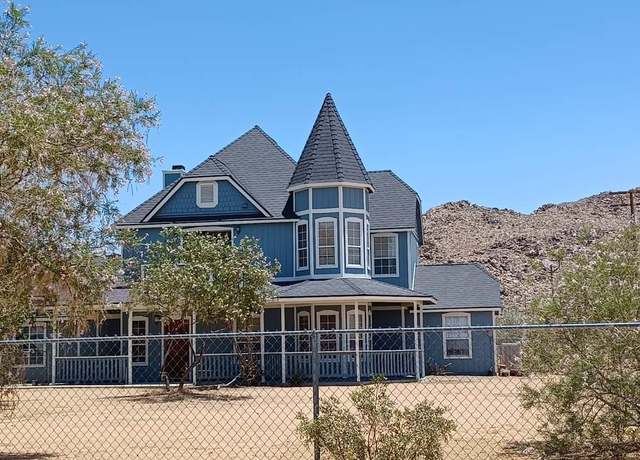Photo of 15563 Laguna Seca Dr, Apple Valley, CA 92307