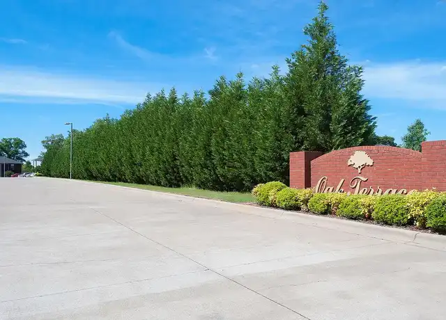 Property at OAK TERRACE - 3150 Roberson Rd, Florence, AL, 35630, 1 bed, 1 bath, [object Object]