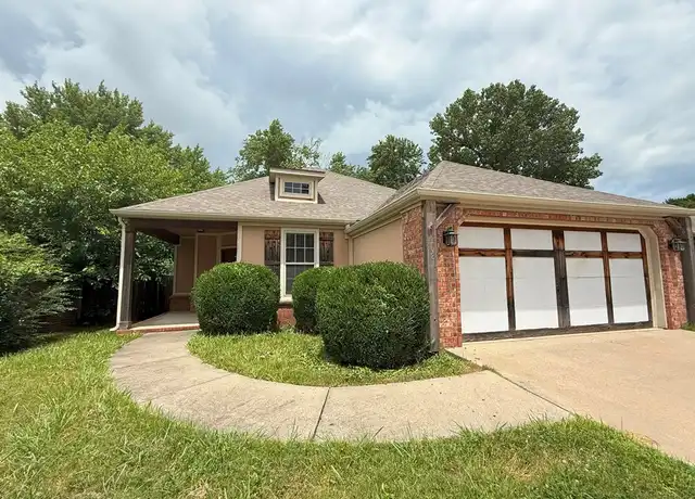 Property at 108 E Granada St, Fayetteville, AR, 72703, 3 beds, 2 baths, [object Object]