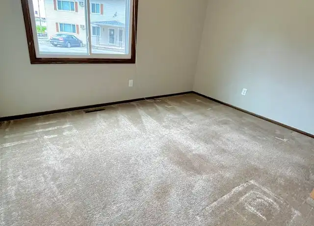 Property at 1124 Flammang Dr, Waterloo, IA, 50702, 2 beds, 1 bath, [object Object]