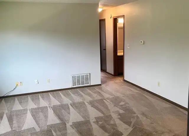 Property at 1124 Flammang Dr, Waterloo, IA, 50702, 2 beds, 1 bath, [object Object]