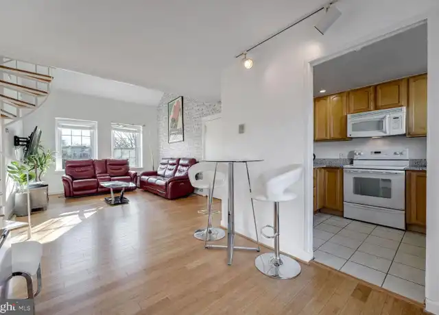 Property at 2950 S Columbus St Unit C2, Arlington, VA, 22206, 2 beds, 1 bath, [object Object]