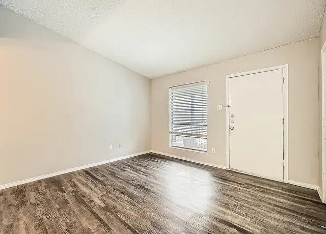 Photo of 500 E Loop 820, Fort Worth, TX 76112