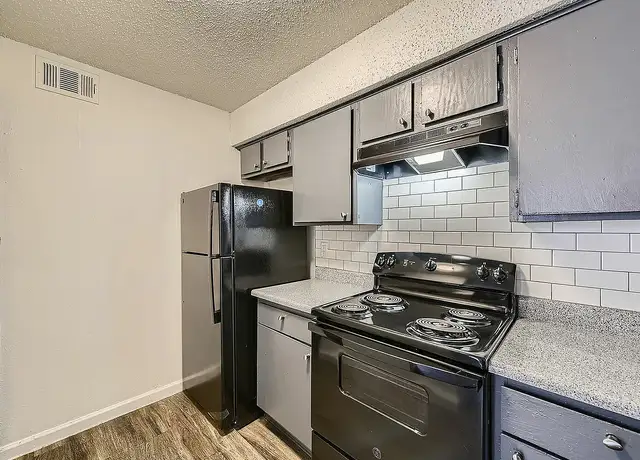 Photo of 500 E Loop 820, Fort Worth, TX 76112