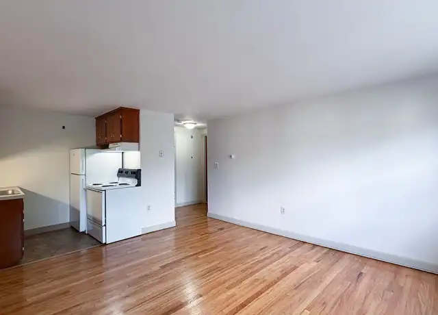 Property at 180 Bond St Unit B4, Hartford, CT, 06114, 1 bed, 1 bath, [object Object]