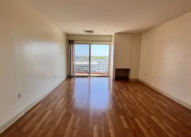 Property at 100 W Squantum St #705, Quincy, MA, 02171, 1 bed, 1 bath, [object Object]