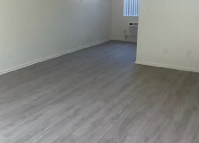 Property at 2232 E Lenita Ln Unit M, Santa Ana, CA, 92705, 1 bed, 1 bath, [object Object]
