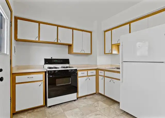 Property at 1424 E Main St Unit 2, Watertown, WI, 53094, 1 bed, 1 bath, [object Object]