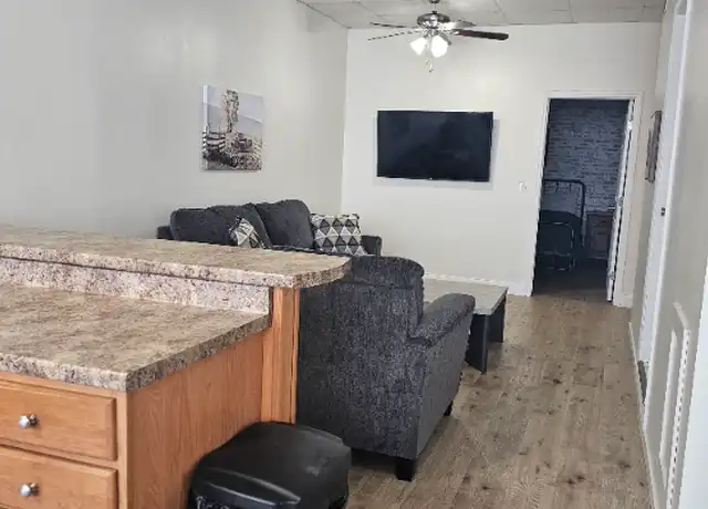Property at 220 E Center St Unit 5, Kingsport, TN, 37660, 1 bed, 1 bath, [object Object]