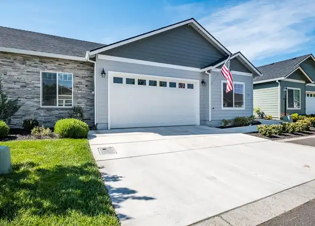Property at 395 Live Oak Loop, Central Point, OR, 97502, 3 beds, 2 baths, [object Object]