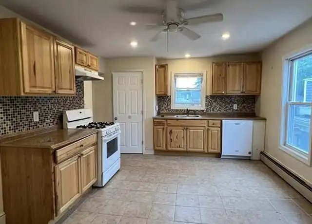 Property at 95 Hampshire St, Cambridge, MA, 02139, 2 beds, 1 bath, [object Object]