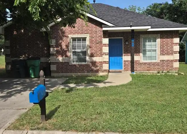 Property at 706 Throckmorton St, Gainesville, TX, 76240, 3 beds, 2 baths, [object Object]