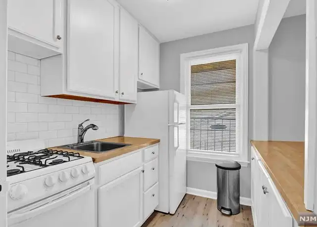Property at 24- 15 High St, Fair Lawn, NJ, 07410, 1 bed, 1 bath, [object Object]