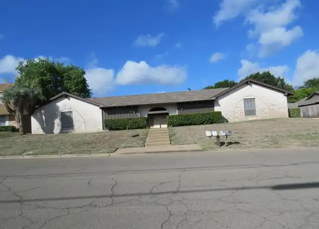 Property at 1104 Woodland West Dr Unit 4, Woodway, TX, 76712, 3 beds, 2 baths, [object Object]