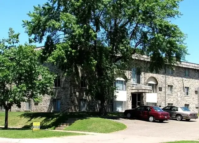 Photo of 761 Como Ave, St Paul, MN 55103