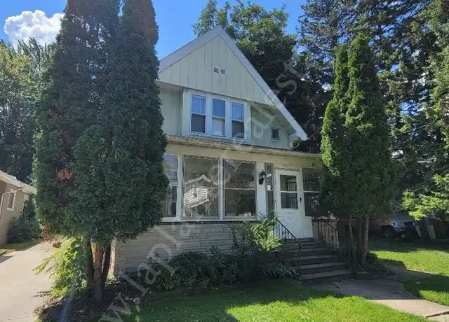 Property at 1027 Eleanor Ave, Toledo, OH, 43612, 1 bed, 1 bath, [object Object]