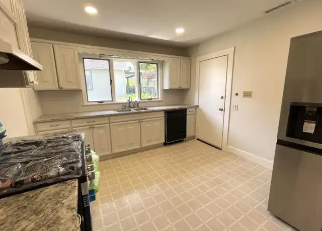 Property at 58 Edgecliff Rd, Watertown, MA, 02472, 3 beds, 2 baths, [object Object]