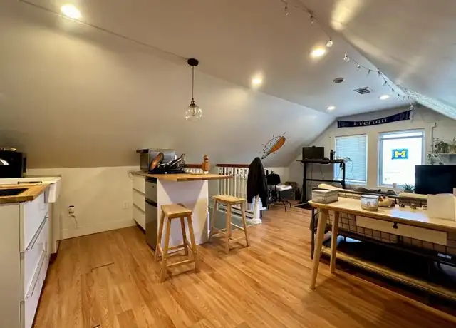 Property at 4 Vassar St, Medford, MA, 02155, 1 bed, 1 bath, [object Object]