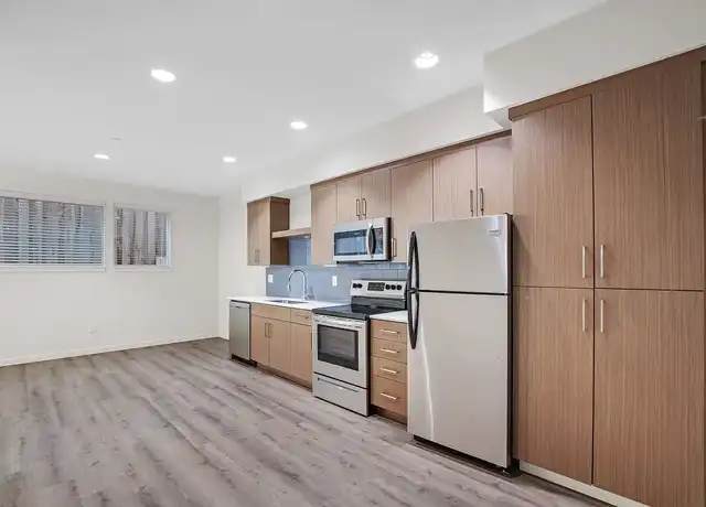 Property at Ellie Jean Apartments - 5959 S Virginia Ave, Portland, OR, 97239, 2 beds, 1 bath, [object Object]