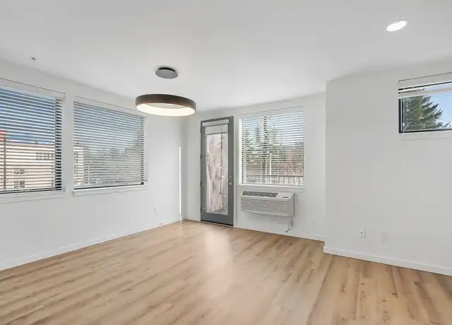 Property at Ellie Jean Apartments - 5959 S Virginia Ave, Portland, OR, 97239, 1 bed, 1 bath, [object Object]