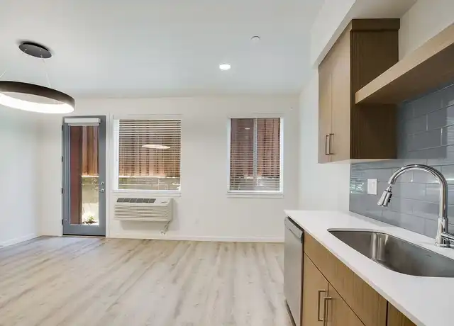 Property at Ellie Jean Apartments - 5959 S Virginia Ave, Portland, OR, 97239, 1 bed, 1 bath, [object Object]