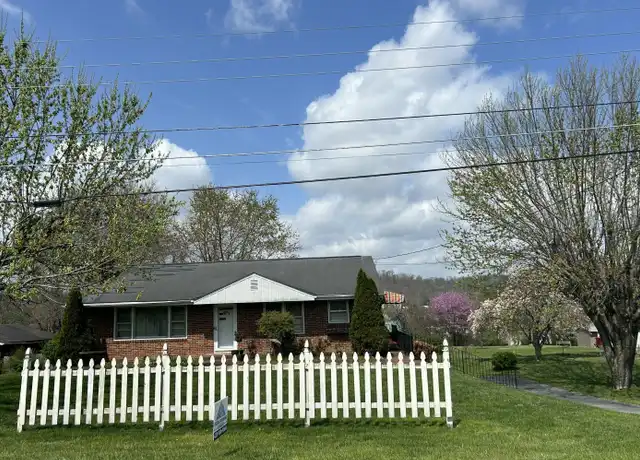 Property at 604 Ridgeview Dr, Johnson City, TN, 37604, 3 beds, 1 bath, [object Object]