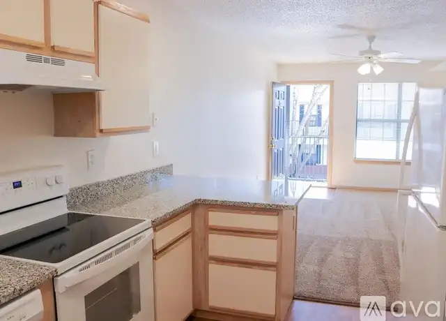 Property at 1340 Oakland Ave Unit 11, Fayetteville, AR, 72703, 2 beds, 1 bath, [object Object]