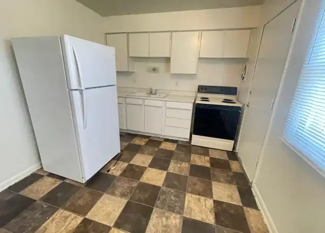 Property at 8127 W Thurston Ave Unit 4, Milwaukee, WI, 53218, 2 beds, 1 bath, [object Object]